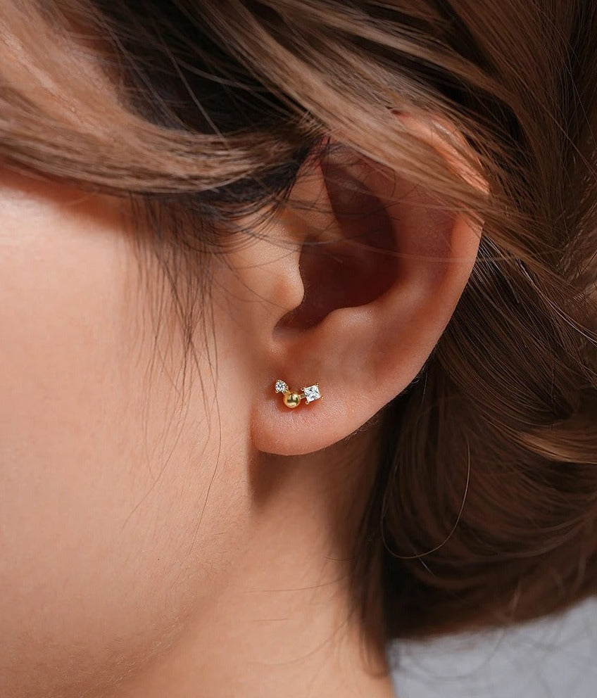 Doppelt stilvoll mit dem Helix-Piercing Yolanda und seinen zwei Zirkonen