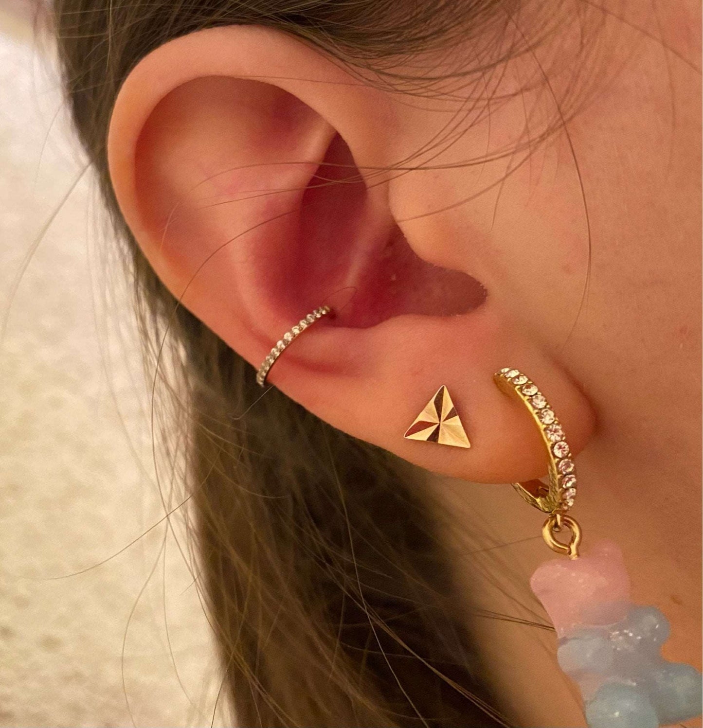 forward helix piercing-titan-ohr-frau