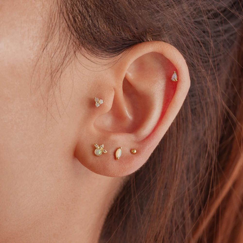 Opal-Ohrstecker in Gold mit Zirkonias frau Forward Helix