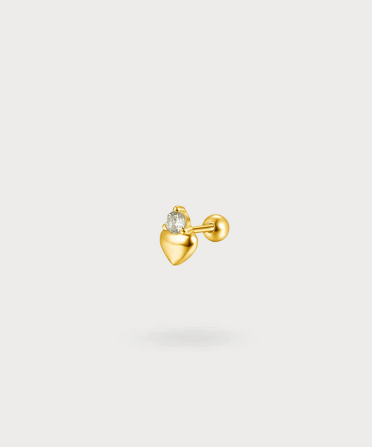 Maya Ohr-Piercing in Herzform mit funkelndem Zirkonia in Gold, ein einzigartiges und zartes Schmuckstück.

