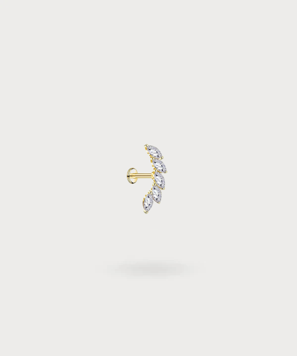 "Rita Forward Helix-Piercing aus Titan mit funkelnden Marquise-Zirkonen."