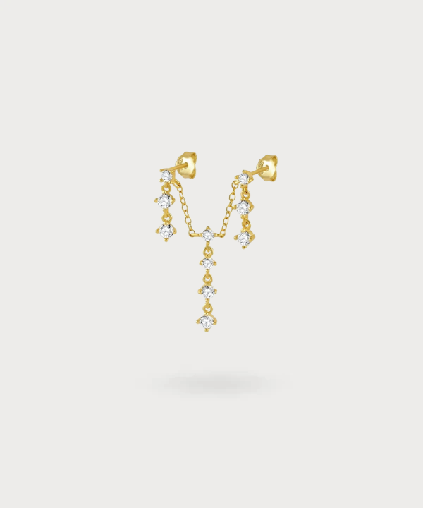 Doppeltes Ohrloch-Piercing von Oihana in Gold mit Kette und Zirkonen