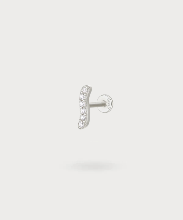 Das Lekora Piercing, ein sanfter Glanz in gebogener Form für den Forward Helix