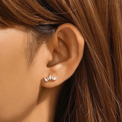 Geometrische Raffinesse mit dem Gemma Lobe-Piercing