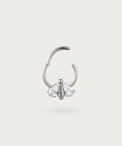 daith Ohrpiercing Ring mit Biene aus versilbertem Titan